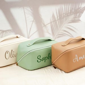 Bestickte Leder Make-up-Tasche, personalisierte Kapazität Kosmetiktasche, Weihnachtsgeschenk für Frauen, Brautjungfer Geschenke, Brautparty Geschenk