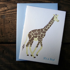 Typographie imprimés « C'est un garçon! » Carte de girafe - single
