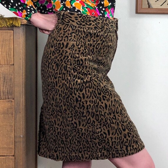 Vintage Leopard Print Mini Skirt, 1990s Corduroy … - image 6