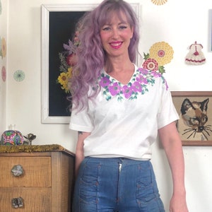Vintage Hand Painted Flower T-Shirt, 1980s Purple Floral Art Tee, Size M