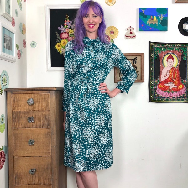 Vintage Shirtdress, 1970s Green Floral Dress with Pussybow Neck and 3/4 Length Sleeves Sz M-L