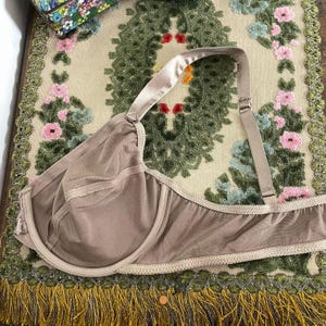 Vintage Victoria's Secret Bra, 36C Second Skin Satin Front Closure, Bronze Taupe zdjęcie 9