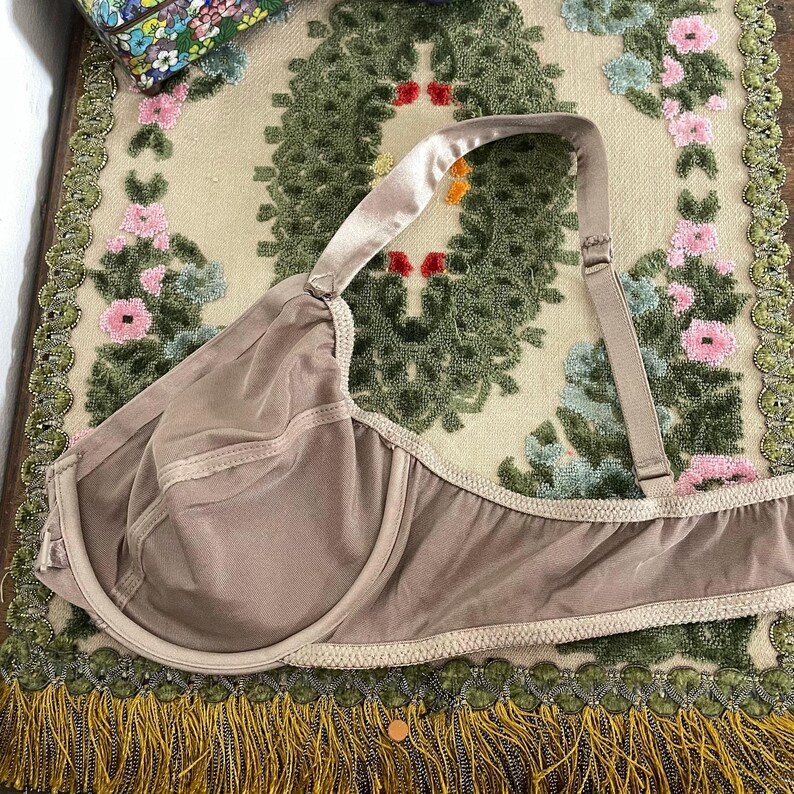 Vintage Victoria's Secret Bra, 36C Second Skin Satin Front Closure, Bronze Taupe zdjęcie 9