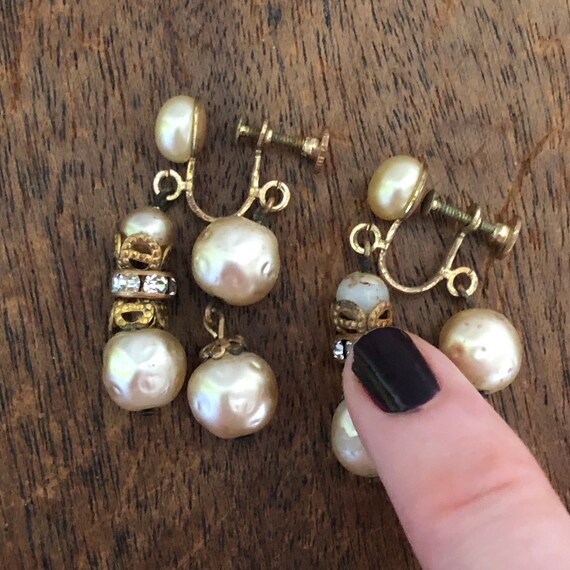 Vintage Screw Back Pearl Dangle Earrings, 1960s F… - image 9