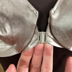 Vintage Victoria's Secret Bra, 36C Second Skin Satin Front Closure, Bronze Taupe zdjęcie 5