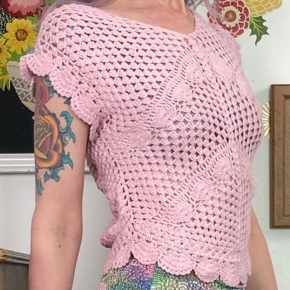 Vintage Pink Crochet Blouse, 1970s Cap Sleeve Top… - image 2