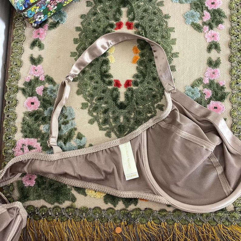 Vintage Victoria's Secret Bra, 36C Second Skin Satin Front Closure, Bronze Taupe zdjęcie 10