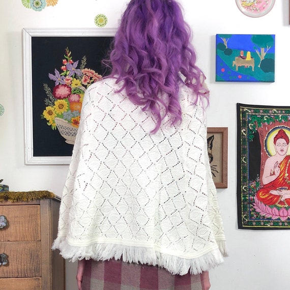 Vintage White Knit Poncho Style Cape, White Fring… - image 3