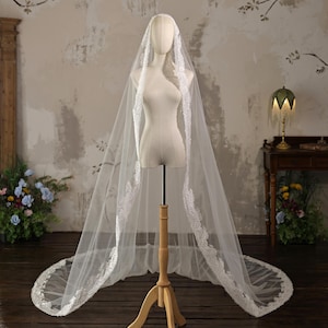 Vintage Floral Rose Lace Edge Mantilla Wedding Veil, 1Tier Cathedral Sheer Tulle Bridal Veil, Romantic Spanish Veil with Comb