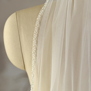 1 Tier Pearl Beaded Edge Wedding Veil, Hand Pearl & Crystal Trim Bridal Veil with Comb, Glam Bride Wedding Accessory Custom