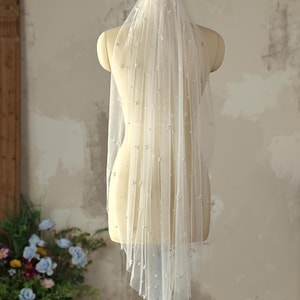 Handmade Scattered Pearls Wedding Veil, Sheer T1 Tier Veil, Romantic Beaded Fingertip Bridal Veil with Comb, Special Cartoon Mouse Head Veil