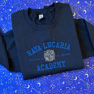 Elden Ring Raya Lucaria Besticktes Sweatshirt | Carian Sigill Stiftsstil | Gemütliches Gamer Geschenk | Handgemachte Soulslike Apparel