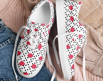 Women’s lace-up canvas shoes