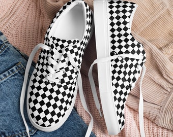 Women’s lace-up canvas shoes