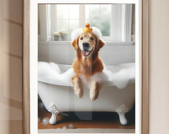 Puede incluir: Un perro golden retriever sentado en una bañera blanca con un pato de goma amarillo en la cabeza. El perro está cubierto de burbujas y parece feliz. La bañera tiene patas blancas y está sobre un suelo de madera.