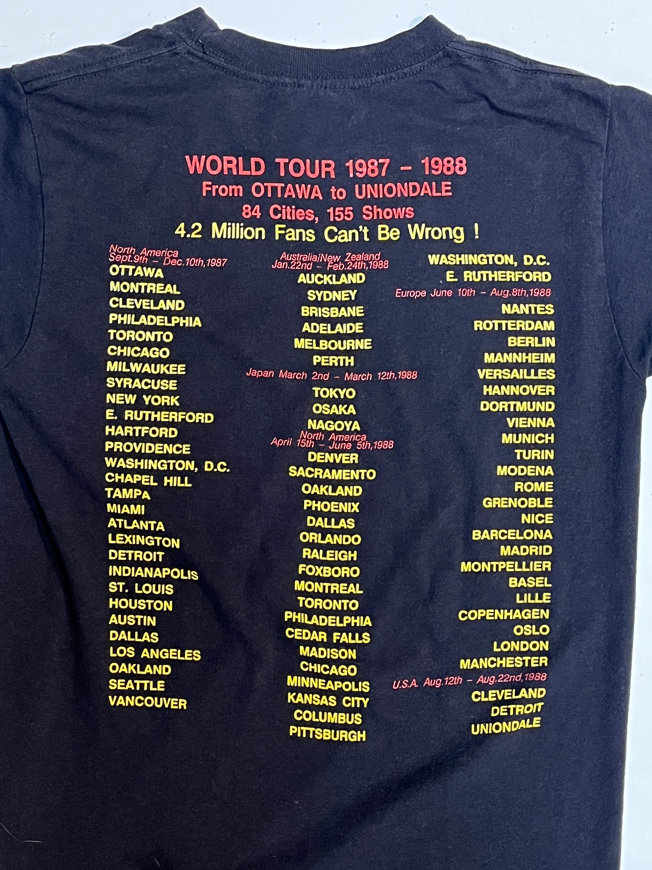 RARE 1987-1988 Pink Floyd World Tour Mint Condition T-shirt 