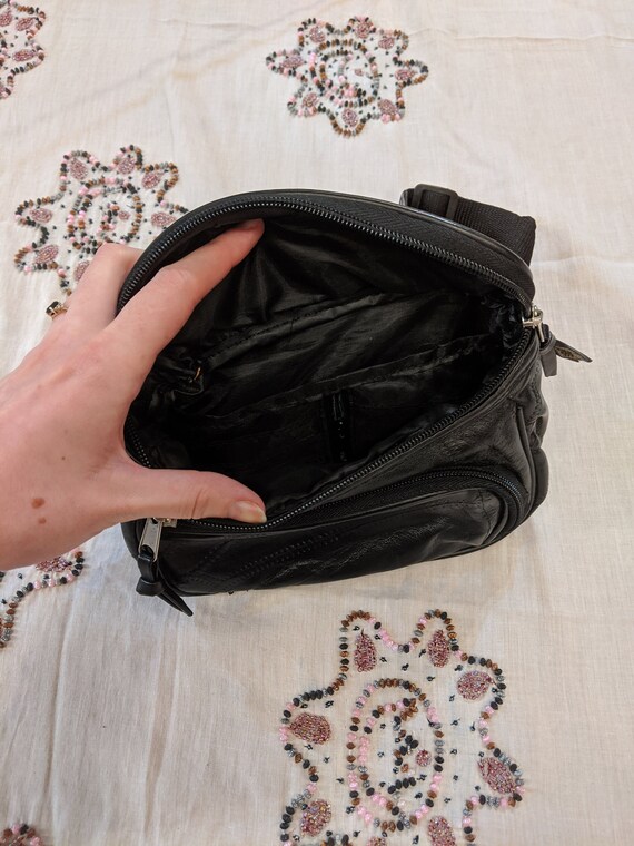 Square black leather fanny pack, unisex - image 3