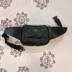 Square black leather fanny pack, unisex image 2