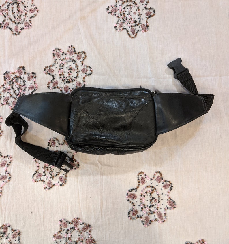 Square black leather fanny pack, unisex image 2