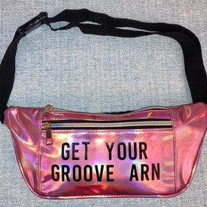 Get Your Groove Arn Fanny Pack Iridescent Pink with Rainbow Zipper