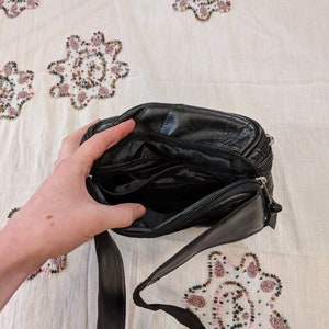 Square black leather fanny pack, unisex image 4