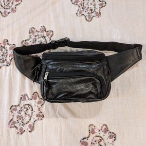 Square black leather fanny pack, unisex image 1