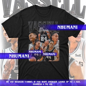 Pode incluir: Camiseta preta com uma colagem de um jogador de basquete, o nome "VASSELL" e o número "24". A camisa tem o texto "NHUMANI" em vários locais. A parte inferior da camisa diz "WE USE REGULER T-SHIRT, IF YOU WANT OVERSIZE LOOKS UP TO 2 SIZE, EXAMPLE: L TO 2XL".