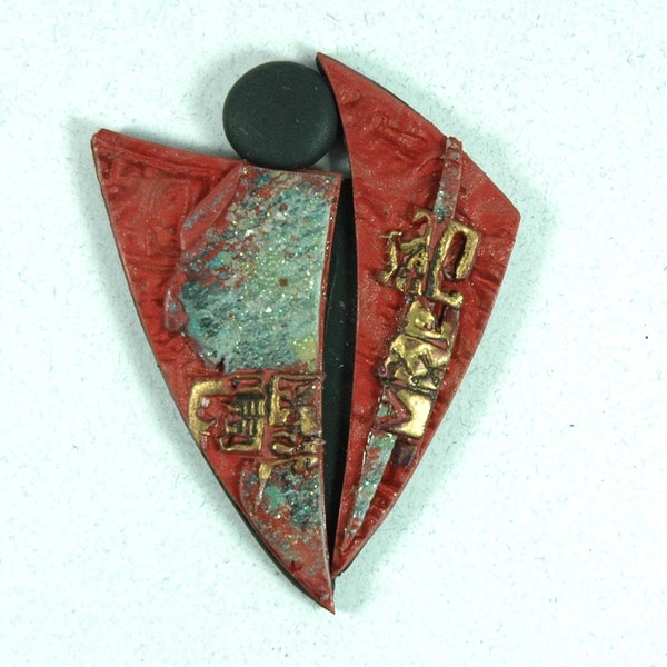 GRACEFUL TRIANGLES COLLAGE BROOCH B8047