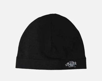 Original SYNA World Skully CAP, Central Cee Beanie Mütze – Schwarz – Brandneue SynaWorld Laufmütze – schneller weltweiter Versand.