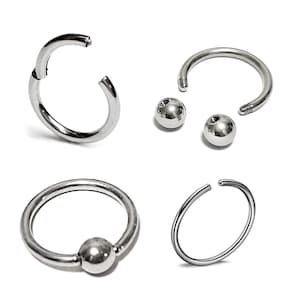 Op de afbeelding: Vier verschillende stijlen zilveren lichaamssieraden ringen. De eerste ring is een scharniersegment ring. De tweede ring is een hoefijzer ring met twee zilveren ballen. De derde ring is een captive bead ring. De vierde ring is een naadloze ring.