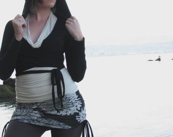 Top cruzado Devi con capucha