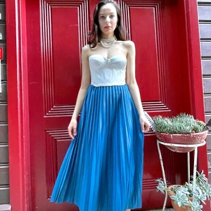 Feminine Fall Fashion: Chic Blue Pleated Skirt for Office or Evening
