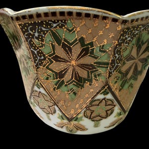 Antyczna japońska ręcznie malowana porcelanowa miseczka/miska – Art Deco, geometryczne motywy kwiatowe – zielono-brązowo-złota – wyprodukowano w Japonii