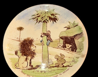 Antieke Sarreguemines-au-desertbord Benjamin Rabier Franse transferware leeuwenscène