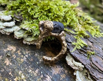 Anello in pietra vulcanica / anello in ottone fuso nella sabbia / gioielli biologici grezzi / gioielli fatti a mano