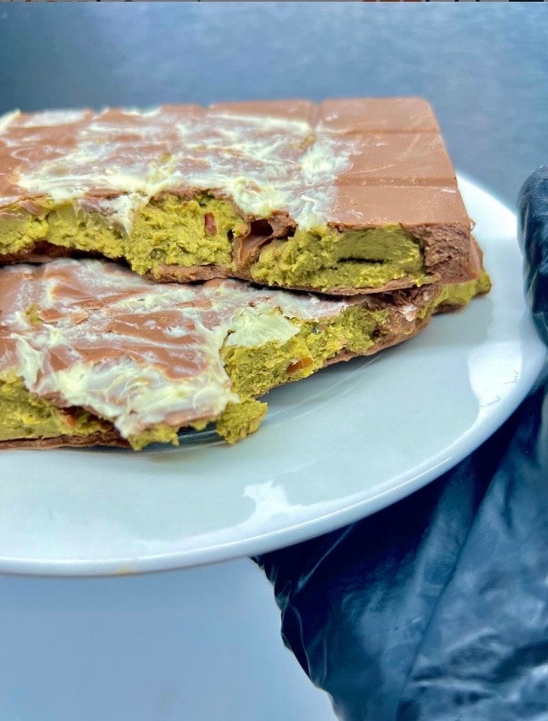 2 Pieces Large Kunafa Pistachio Chocolate Bar Inspired by the Viral Chocolate Bar Pistachio