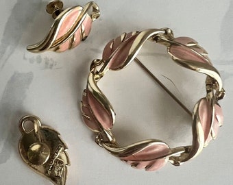 Coro Pink leaves enamel gold tone circle pin with matching screw back earrings