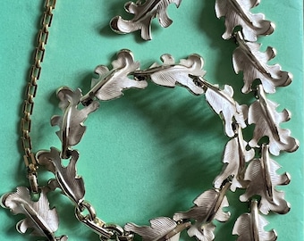 Vintage white enamel necklace & earring set