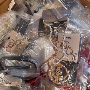 Costume Jewelry 25 LBS Large Flat Rate Box, assemblage, resale