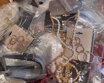 2 lbs Broken JEWELRY LOT some broken some not Necklaces, Bracelets, Earrings- No Plastic All metal !!