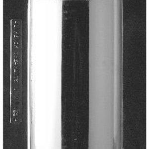 Puede incluir: Un molde rectangular de plástico transparente con una cavidad cilíndrica. El molde tiene un pequeño lazo para colgar en la parte superior y una sección vertical estrecha en el lado izquierdo con texto. El molde está diseñado para crear una forma específica.