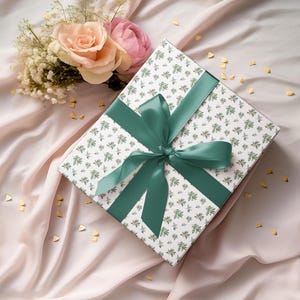 Elegant Green Holly Wrapping Paper Roll, Vintage Winter Gift Wrap for Christmas, Baby Shower, Holiday Packaging for Her, Rustic Theme