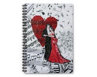 Puede incluir: Cuaderno de espiral con un diseño romántico. La portada presenta un corazón rojo con una pareja bailando, sobre un fondo de notas musicales. El diseño combina arte y música, ideal para tomar notas o escribir letras.