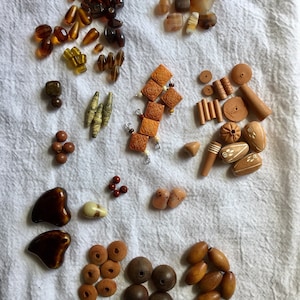 Desfazer lote - sopa de contas - marrons - materiais mistos