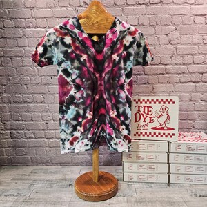 Small Tie dye V-neck T-shirt Pizza Box Tie Dye