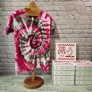 Large Tie dye V-neck T-shirt Pizza Box Tie Dye