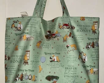 Bolso clásico de Winnie the Pooh, hecho a mano, reversible y lavable, ¡con toda la pandilla! Verde musgo. **Última unidad**