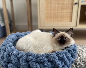 Custom Chunky Knit Pet Bed | Chenille Soft Cat and Dog Bed | Handmade Aesthetic Cat Bed