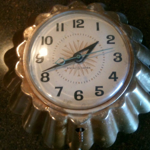 Vintage 1960s General Electric Kitchen Clock