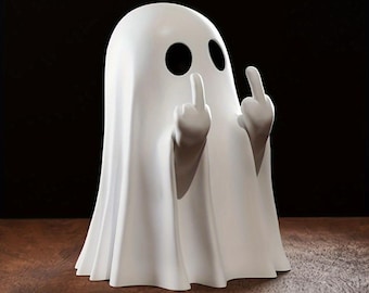 Puede incluir: Figura de fantasma blanco con agujeros negros para los ojos, mostrando el dedo medio con ambas manos. El fantasma está sobre una superficie marrón contra un fondo oscuro. Una versión humorística de una figura tradicional de Halloween.